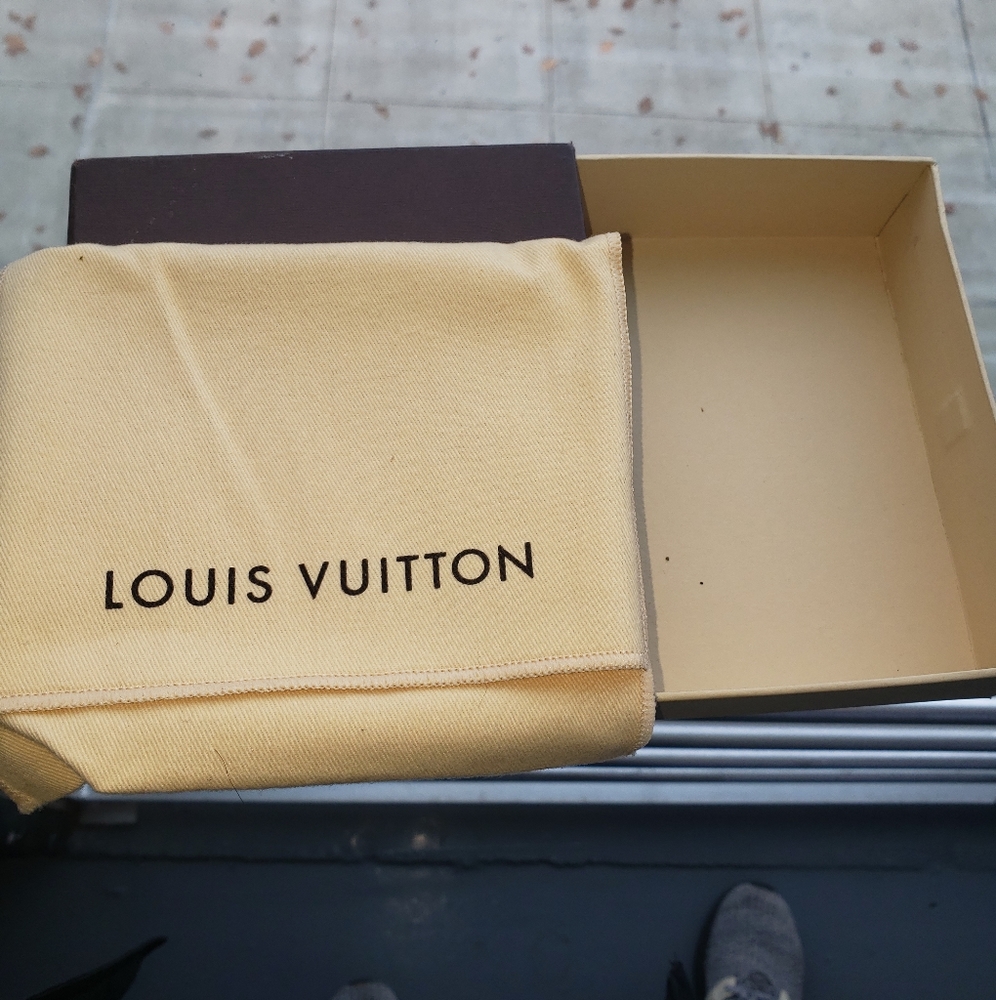 Empty LV box and pouch